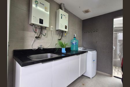 Casa de condomínio à venda com 400m², 4 quartos e 2 vagas Casa de condomínio à venda com 400m², 4 quartos e 2 vagasÁrea de Serviço