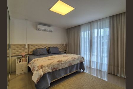 Casa de condomínio à venda com 400m², 4 quartos e 2 vagas Casa de condomínio à venda com 400m², 4 quartos e 2 vagasSuíte 1