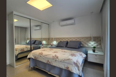 Casa de condomínio à venda com 400m², 4 quartos e 2 vagas Casa de condomínio à venda com 400m², 4 quartos e 2 vagasSuíte 1