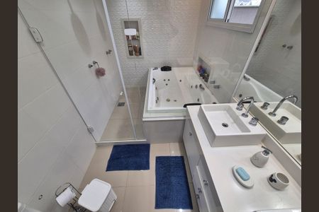 Casa de condomínio à venda com 400m², 4 quartos e 2 vagas Casa de condomínio à venda com 400m², 4 quartos e 2 vagasBanheiro suite 1