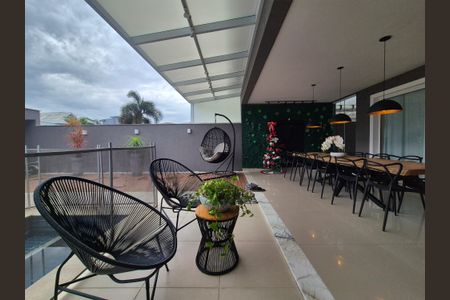 Casa de condomínio à venda com 400m², 4 quartos e 2 vagas Casa de condomínio à venda com 400m², 4 quartos e 2 vagasÁrea externa