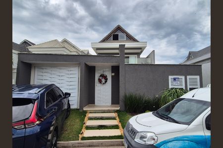 Casa de condomínio à venda com 400m², 4 quartos e 2 vagas Casa de condomínio à venda com 400m², 4 quartos e 2 vagasFachada