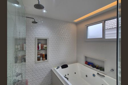 Casa de condomínio à venda com 400m², 4 quartos e 2 vagas Casa de condomínio à venda com 400m², 4 quartos e 2 vagasBanheiro suite 1