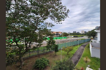 Casa de condomínio à venda com 400m², 4 quartos e 2 vagas Casa de condomínio à venda com 400m², 4 quartos e 2 vagasVista