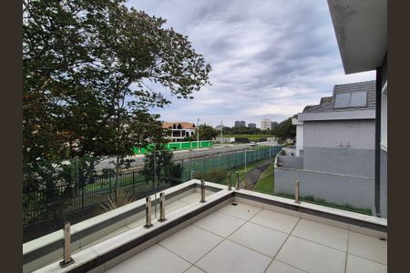 Casa de condomínio à venda com 400m², 4 quartos e 2 vagas Casa de condomínio à venda com 400m², 4 quartos e 2 vagasVaranda