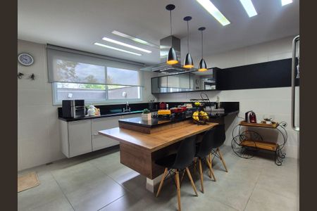 Casa de condomínio à venda com 400m², 4 quartos e 2 vagas Casa de condomínio à venda com 400m², 4 quartos e 2 vagasCozinha