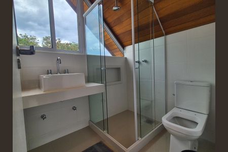 Casa de condomínio à venda com 400m², 4 quartos e 2 vagas Casa de condomínio à venda com 400m², 4 quartos e 2 vagasBanheiro da Suíte 4