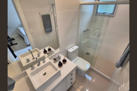 Casa de condomínio à venda com 400m², 4 quartos e 2 vagas Casa de condomínio à venda com 400m², 4 quartos e 2 vagasBanheiro suite 3