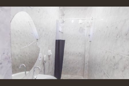 Banheiro de apartamento para alugar com 1 quarto, 33m² em Centro, Nilópolis