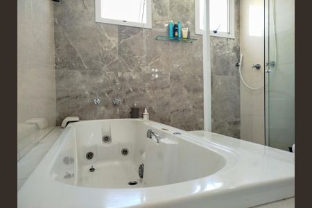 Apartamento à venda com 110m², 2 quartos e 2 vagasBanheiro da suíte 2