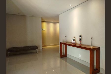 Apartamento à venda com 110m², 2 quartos e 2 vagasHall social