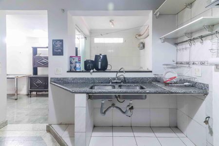 Casa para alugar com 90m², 2 quartos e 2 vagasCozinha