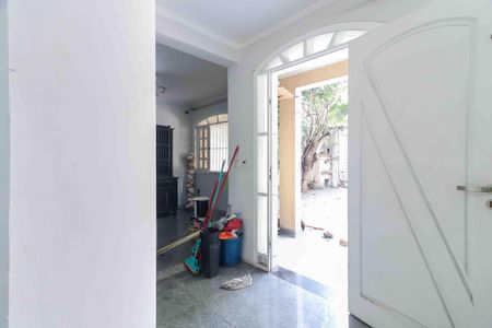 Casa para alugar com 90m², 2 quartos e 2 vagasCorredor