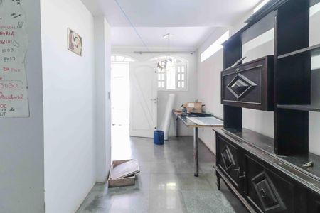 Casa para alugar com 90m², 2 quartos e 2 vagasCorredor