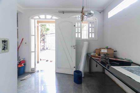 Casa para alugar com 90m², 2 quartos e 2 vagasCorredor