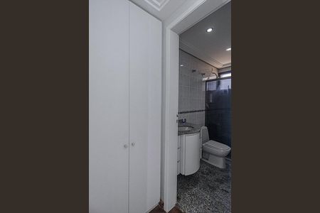 Apartamento à venda com 114m², 3 quartos e 2 vagasbanheiro social_1