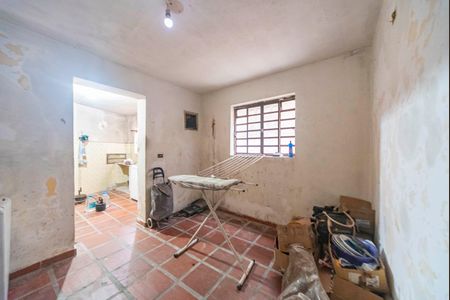 Casa à venda com 2147483650m², 2 quartos e 2 vagas Casa à venda com 2147483650m², 2 quartos e 2 vagasPorão