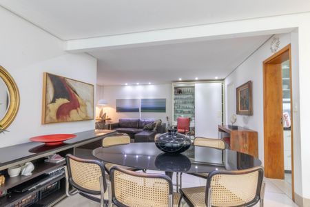 Apartamento à venda com 134m², 4 quartos e 3 vagas Apartamento à venda com 134m², 4 quartos e 3 vagasSala