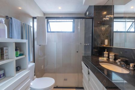 Apartamento à venda com 134m², 4 quartos e 3 vagas Apartamento à venda com 134m², 4 quartos e 3 vagasBanheiro