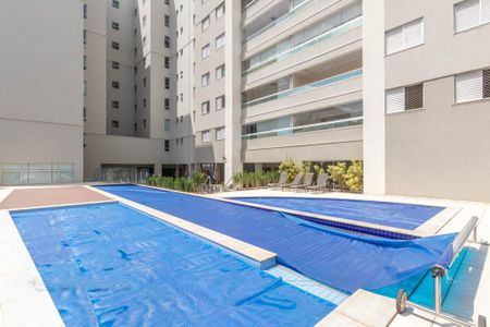 Apartamento à venda com 134m², 4 quartos e 3 vagas Apartamento à venda com 134m², 4 quartos e 3 vagasÁrea comum - Piscina