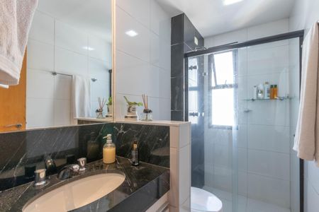 Apartamento à venda com 134m², 4 quartos e 3 vagas Apartamento à venda com 134m², 4 quartos e 3 vagasBanheiro