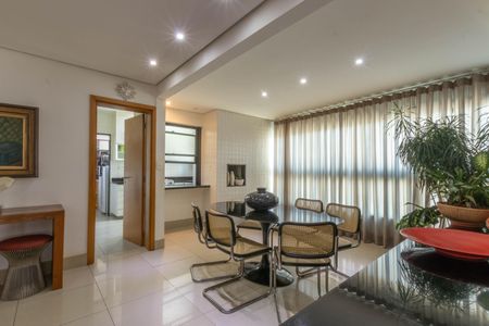 Apartamento à venda com 134m², 4 quartos e 3 vagas Apartamento à venda com 134m², 4 quartos e 3 vagasSala