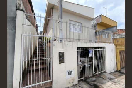 Casa à venda com 150m², 2 quartos e 1 vaga Casa à venda com 150m², 2 quartos e 1 vagaFachada