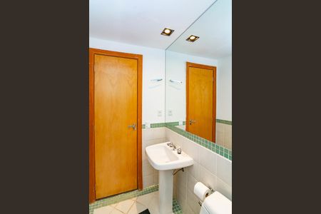 Apartamento à venda com 115m², 2 quartos e 1 vaga Apartamento à venda com 115m², 2 quartos e 1 vagaBanheiro Social 1