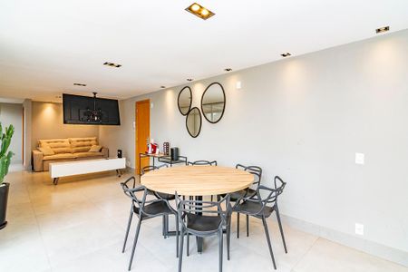 Apartamento à venda com 115m², 2 quartos e 1 vaga Apartamento à venda com 115m², 2 quartos e 1 vagaSala