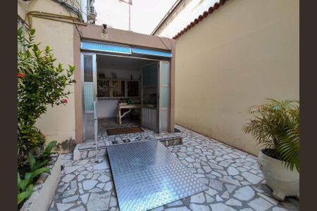 Apartamento para alugar com 66m², 2 quartos e sem vagaFachada e portaria