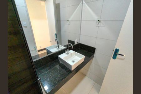 Apartamento para alugar com 66m², 2 quartos e sem vagaBanheiro Corredor