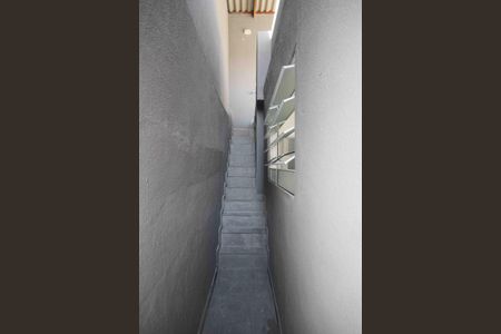 Casa à venda com 130m², 2 quartos e 1 vaga Casa à venda com 130m², 2 quartos e 1 vagaEscada