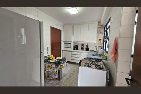 Apartamento à venda com 92m², 3 quartos e 1 vaga Apartamento à venda com 92m², 3 quartos e 1 vagaCozinha e Área de Serviço