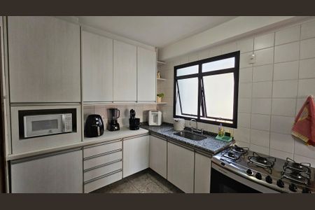 Apartamento à venda com 92m², 3 quartos e 1 vaga Apartamento à venda com 92m², 3 quartos e 1 vagaCozinha e Área de Serviço