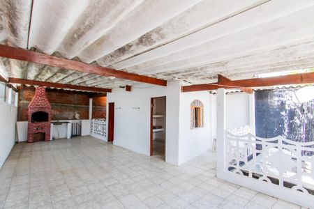 Casa para alugar com 180m², 2 quartos e 2 vagas Casa para alugar com 180m², 2 quartos e 2 vagasVaranda