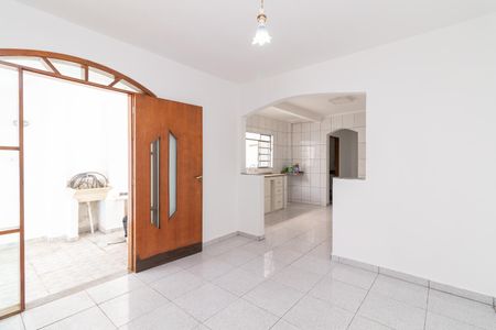 Sala de casa à venda com 5 quartos, 129m² em Vila Nhocuné, São Paulo