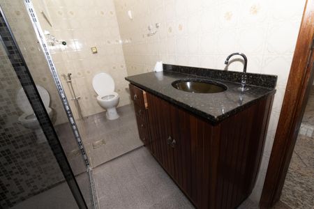 Casa para alugar com 300m², 3 quartos e 2 vagas Casa para alugar com 300m², 3 quartos e 2 vagasBanheiro da Suíte