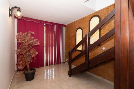 Casa para alugar com 300m², 3 quartos e 2 vagas Casa para alugar com 300m², 3 quartos e 2 vagasHall de entrada