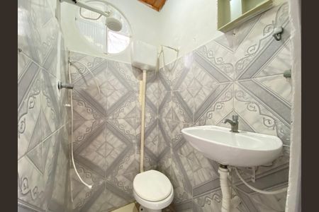 Banheiro de kitnet/studio para alugar com 1 quarto, 23m² em Engenho de Dentro, Rio de Janeiro