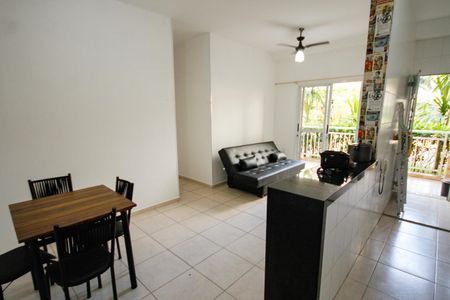 Sala de apartamento para alugar com 3 quartos, 75m² em Boqueirão, Praia Grande