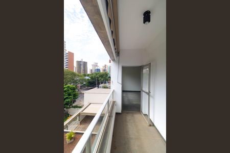 Sacada de apartamento à venda com 3 quartos, 136m² em Cambuí, Campinas