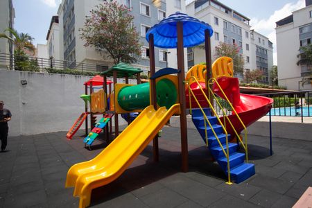 Apartamento para alugar com 45m², 2 quartos e 1 vaga Apartamento para alugar com 45m², 2 quartos e 1 vagaÁrea comum - Playground