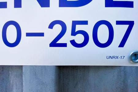 plaquetas instaladas : JMFH-6/ UNRX-17 de casa à venda com 5 quartos, 360m² em Flamengo, Contagem