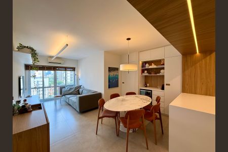 Sala  de apartamento à venda com 2 quartos, 70m² em Cidade Monções, São Paulo