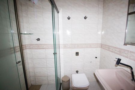 Casa para alugar com 79m², 2 quartos e 2 vagasBanheiro