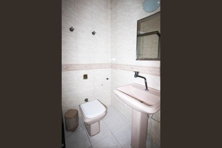 Casa para alugar com 79m², 2 quartos e 2 vagasBanheiro