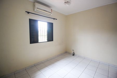Casa para alugar com 79m², 2 quartos e 2 vagasQuarto 2