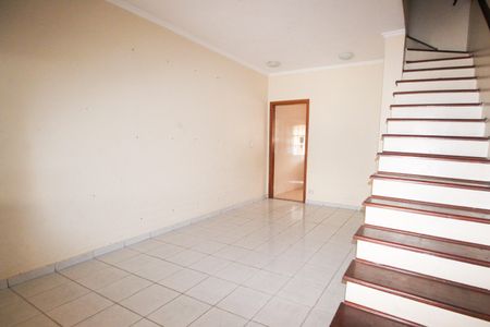 Sala de casa para alugar com 2 quartos, 79m² em Jardim Guarau, São Paulo