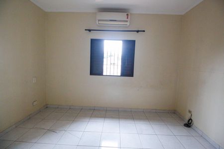 Casa para alugar com 79m², 2 quartos e 2 vagasQuarto 2