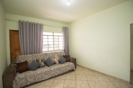 Casa à venda com 130m², 4 quartos e 3 vagasSala